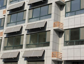 Laatste bedrijfsblogs Fotovoltaïsche systemen geïntegreerd in de glazen borstweringen van balkons